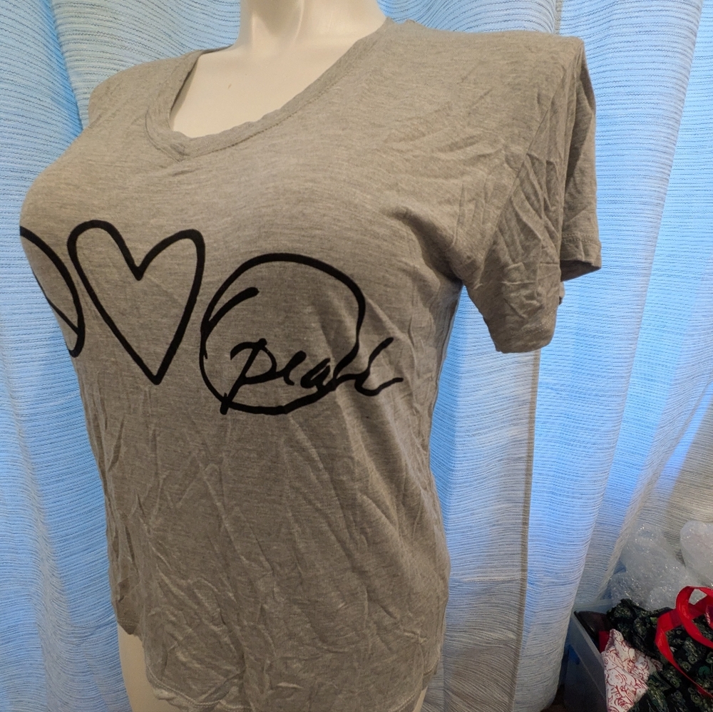 Peace Love & Oprah Graphic Tee - Size L - Picture 3 of 5